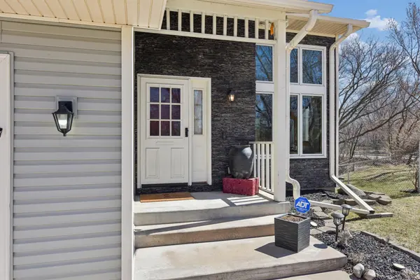 4023 Hadley AVE N, Oakdale, MN 55128