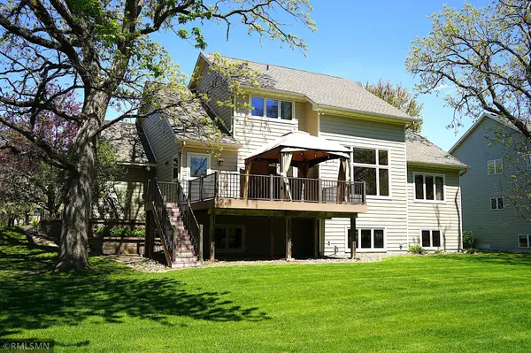 3959 Arlington DR, Woodbury, MN 55129