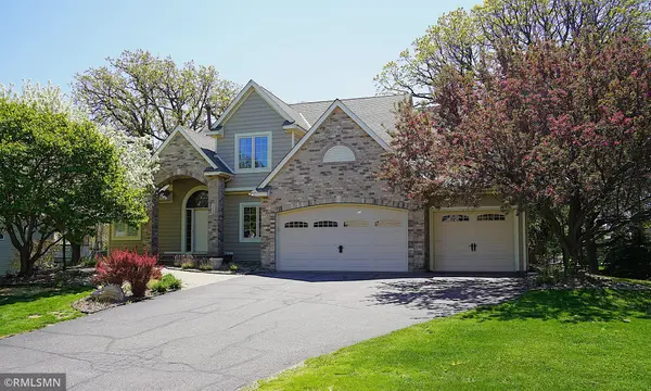 3959 Arlington DR, Woodbury, MN 55129