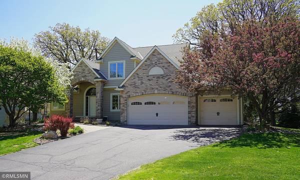 3959 Arlington DR, Woodbury, MN 55129