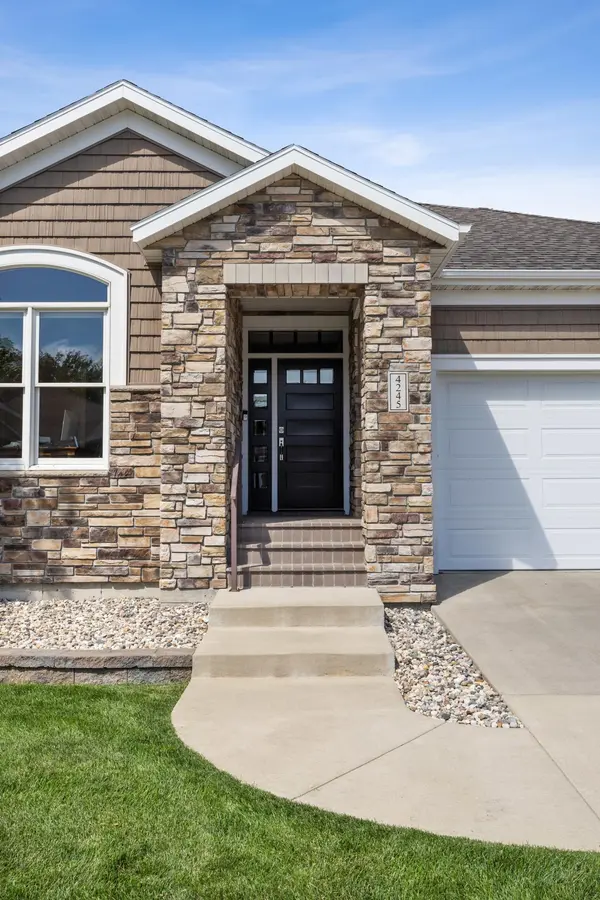4245 Coventry DR S, Fargo, ND 58104