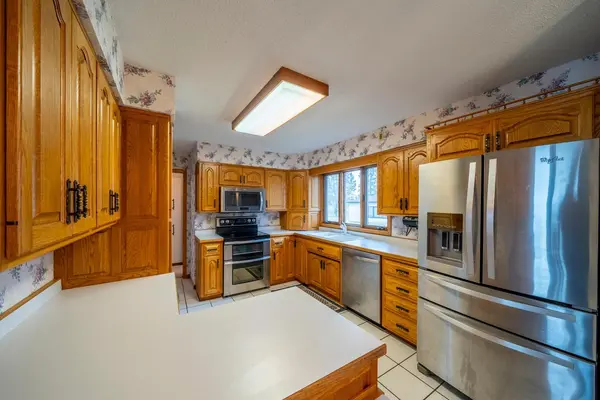 614 S Shore DR, Detroit Lakes, MN 56501