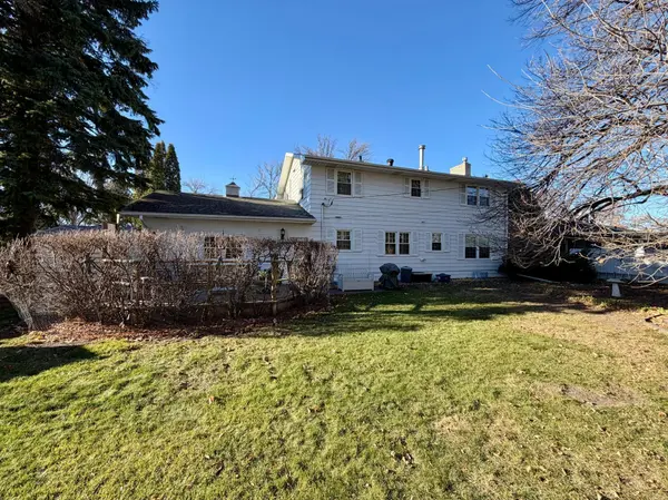 2602 Rivershore DR, Moorhead, MN 56560