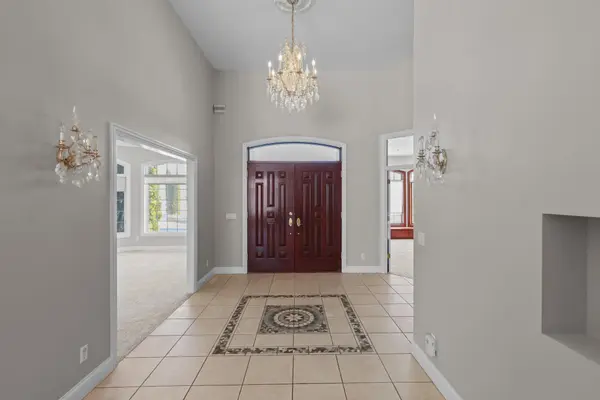 5241 Yvette ST, Loretto, MN 55357