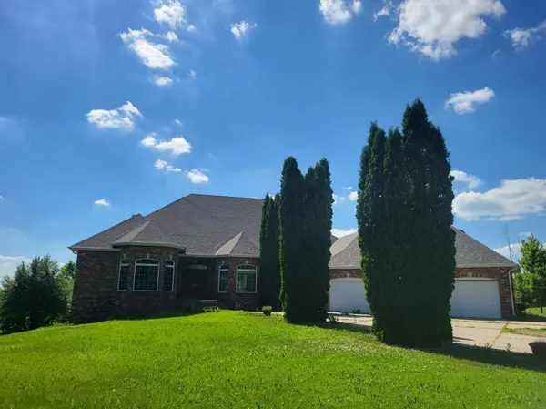 5241 Yvette ST, Loretto, MN 55357