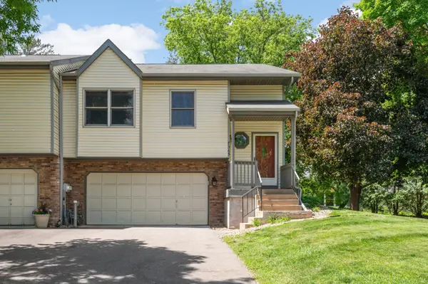 7365 Bren LN,  Eden Prairie,  MN 55346