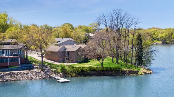 4033 Silver Lake TER NE, Saint Anthony, MN 55421