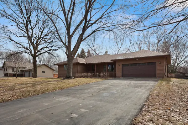 828 Brookwood LN, Sartell, MN 56377