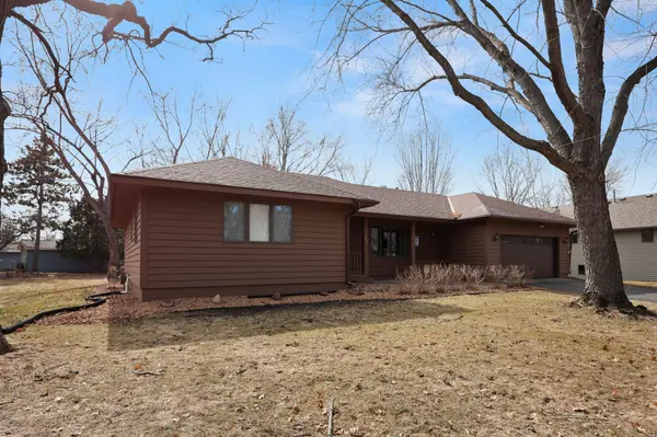 828 Brookwood LN, Sartell, MN 56377