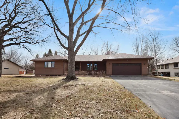 828 Brookwood LN, Sartell, MN 56377
