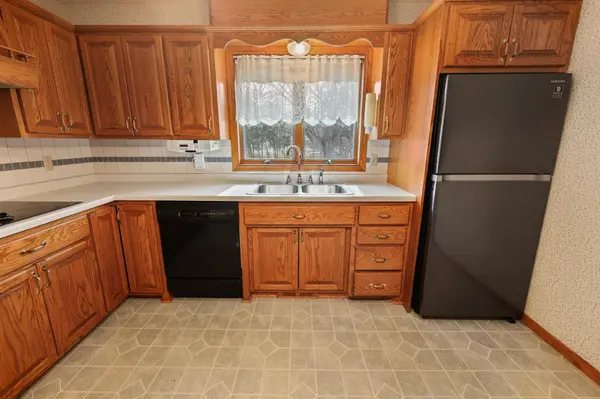 828 Brookwood LN, Sartell, MN 56377