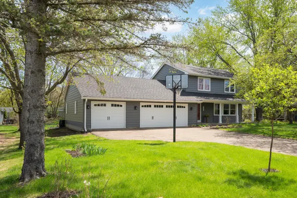 3645 Laurel DR, Deephaven, MN 55391