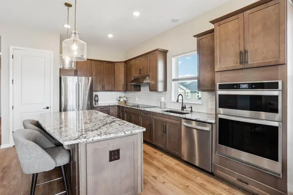 986 Moers DR, Chaska, MN 55318