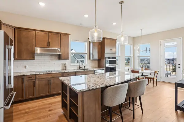 986 Moers DR, Chaska, MN 55318