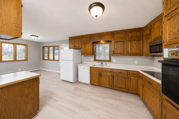 7901 Winsdale ST N, Golden Valley, MN 55427