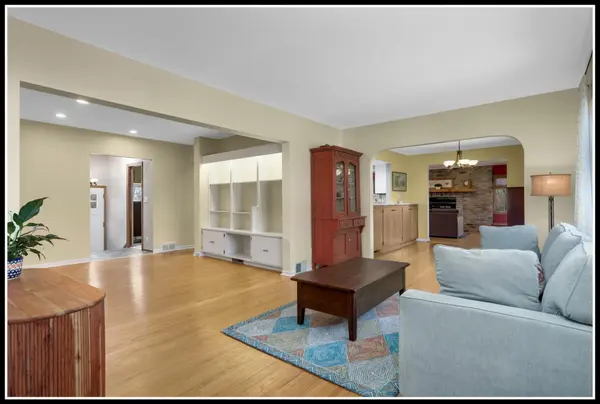 15125 Glen Oak ST, Minnetonka, MN 55345