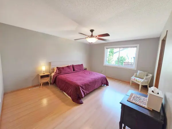 1013 Maplewood DR, Delano, MN 55328