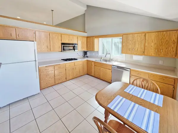 1013 Maplewood DR, Delano, MN 55328