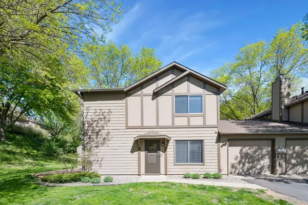 11574 Scotch Pine CT, Eden Prairie, MN 55344