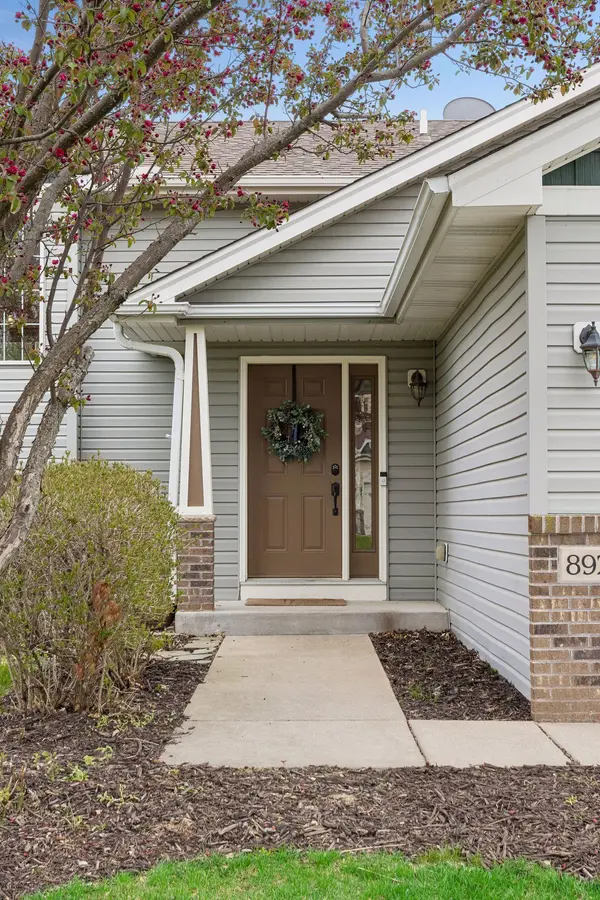 892 Kelly ST, Lino Lakes, MN 55014