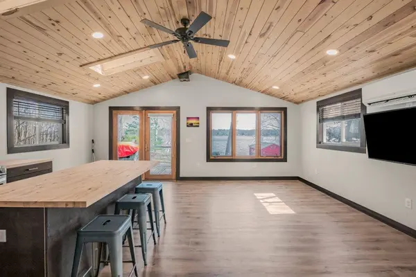 27843 Lakelawn DR, Lindstrom, MN 55045