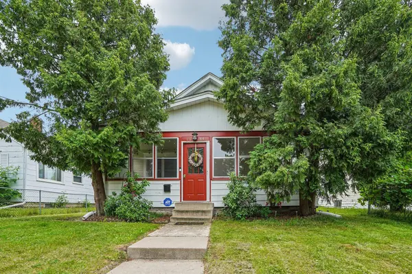 1694 Ivy AVE E, Saint Paul, MN 55106