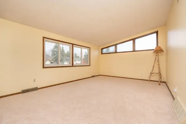 6401 Shingle Creek DR, Brooklyn Park, MN 55445