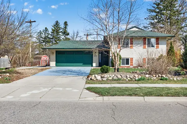 1075 Lowell DR, Apple Valley, MN 55124