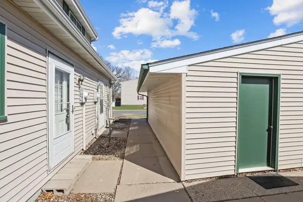 822 Woodgate DR, Vadnais Heights, MN 55127