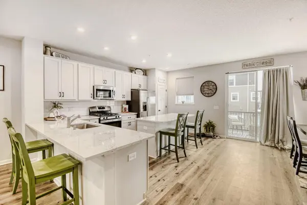 2214 Gateway Curve, North Saint Paul, MN 55109
