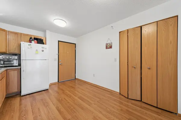1590 Parkwood DR #207, Woodbury, MN 55125