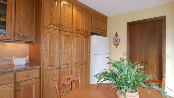6000 Timberglade CIR, Bloomington, MN 55438