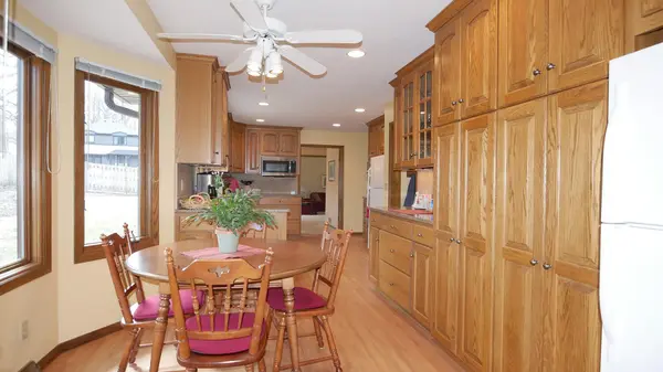 6000 Timberglade CIR, Bloomington, MN 55438