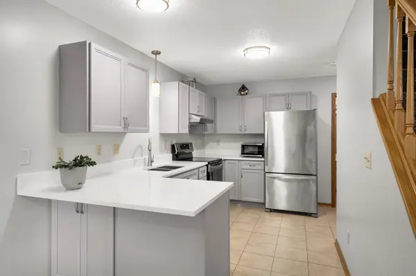 518 Lovell AVE #1, Roseville, MN 55113