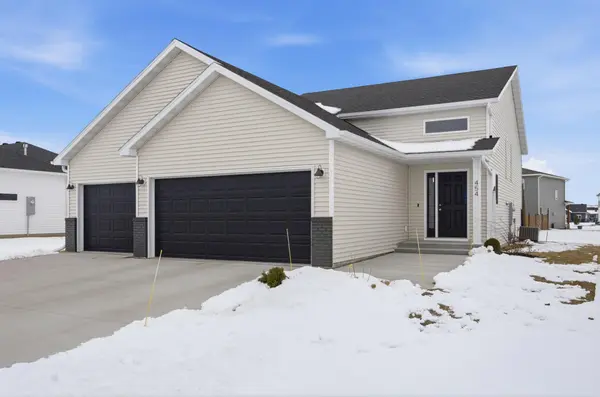 454 Skylane ST, Kindred, ND 58051