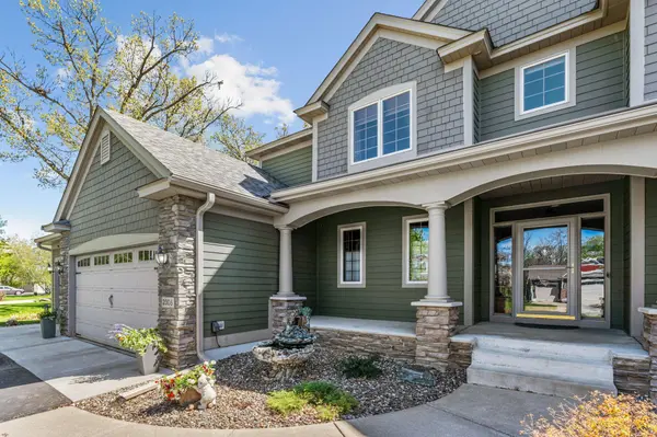 2306 Iverson CT, Lino Lakes, MN 55038