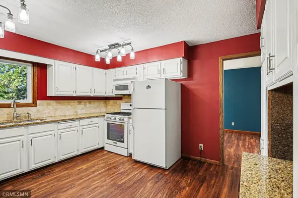 1712 James CT, Burnsville, MN 55337
