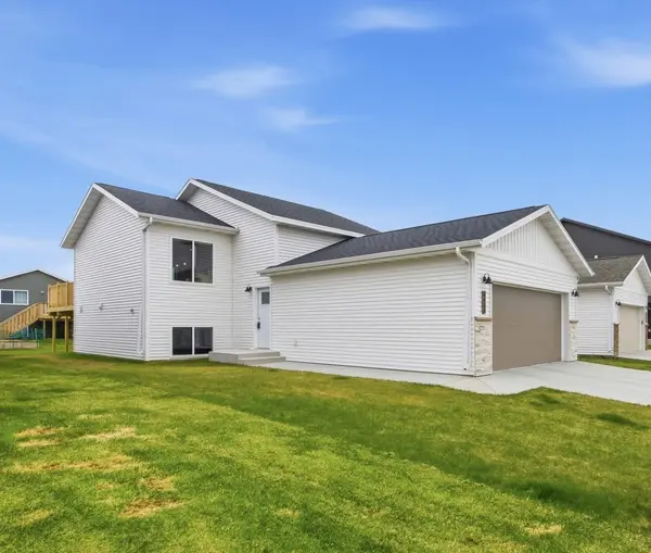 6638 68th ST S, Horace, ND 58047