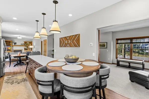 1316 Berwick LN, Mahtomedi, MN 55115