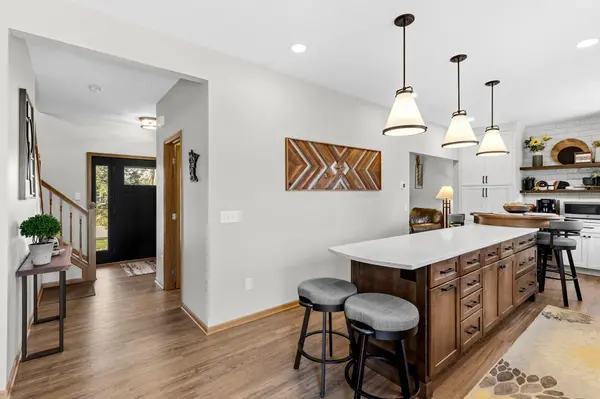 1316 Berwick LN, Mahtomedi, MN 55115