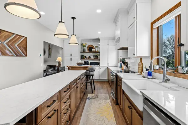 1316 Berwick LN, Mahtomedi, MN 55115