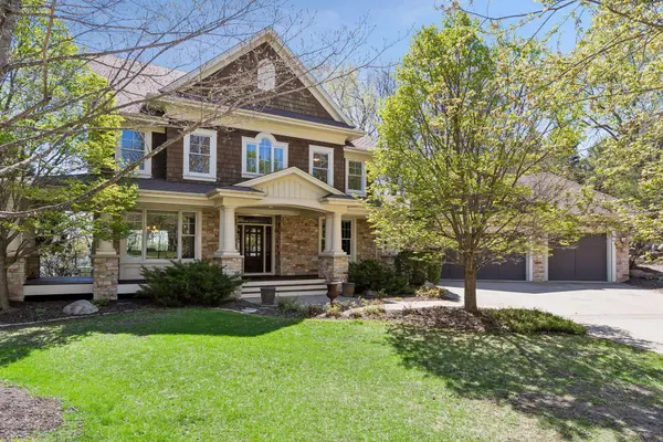 1750 Lucy Ridge CT, Chanhassen, MN 55317