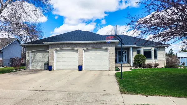 4041 S Rivershore DR, Moorhead, MN 56560