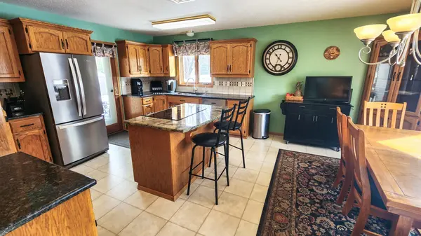 4041 S Rivershore DR, Moorhead, MN 56560