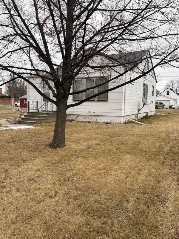 716 5th ST N, Wahpeton, ND 58075