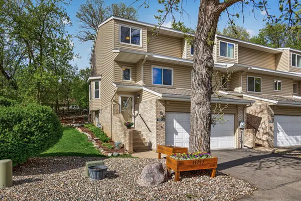 14213 Hibiscus CT, Apple Valley, MN 55124