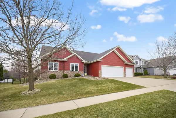 2306 Crimson Ridge CIR NW, Rochester, MN 55901