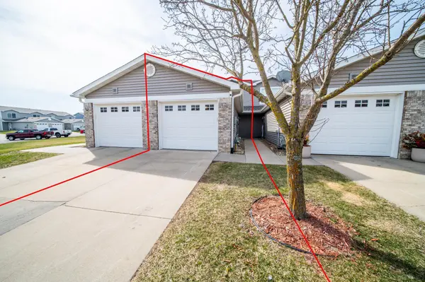 562 Pointe Ct SW, Rochester, MN 55902