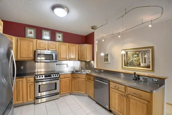 9225 Medicine Lake RD #212B, Golden Valley, MN 55427