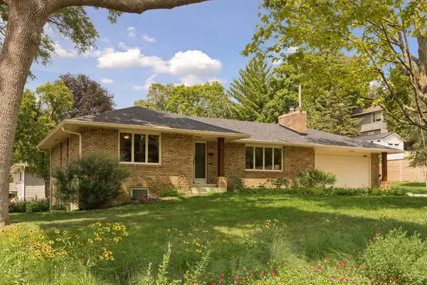 4620 Hampton RD, Golden Valley, MN 55422